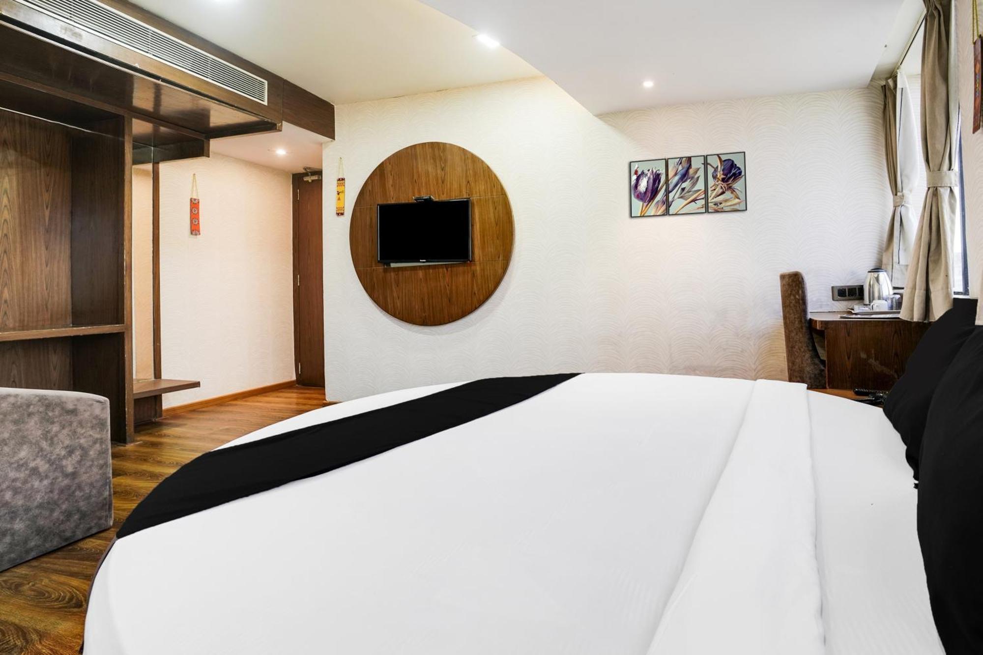 Super Collection O Andheri Near Western Express Highway มุมไบ ภายนอก รูปภาพ