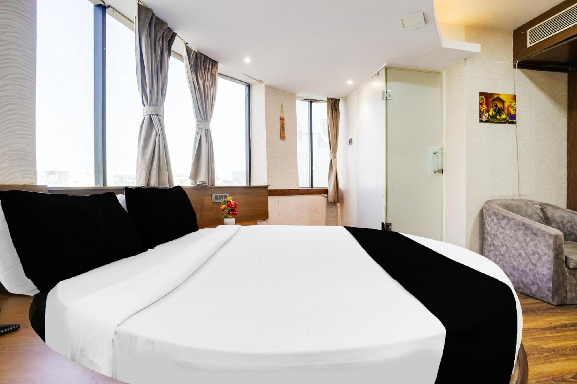Super Collection O Andheri Near Western Express Highway มุมไบ ภายนอก รูปภาพ